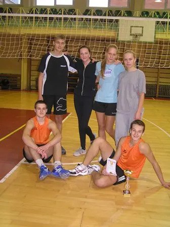 Pirmų klasių tinklinio turnyras skirtas Juliaus Janonio gimnazijos gimtadieniui